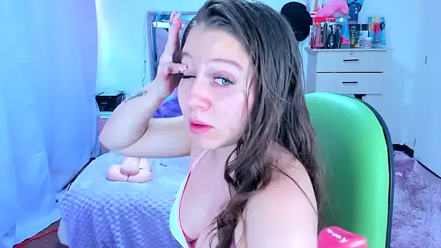 Luna Analya online show from November 22, 2025, 7:02 pm