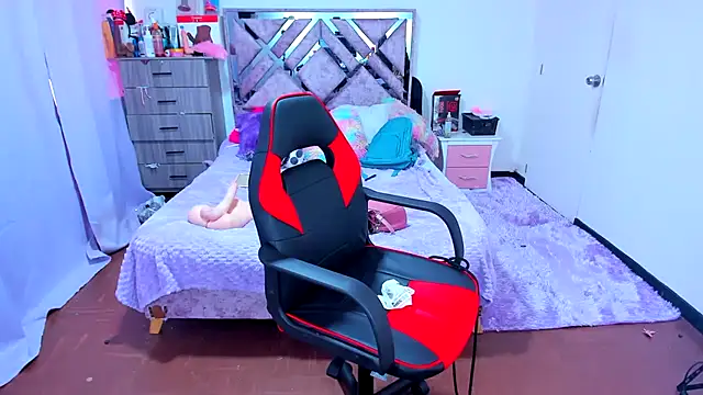 Luna Analya online show from December 5, 2025, 1:32 pm