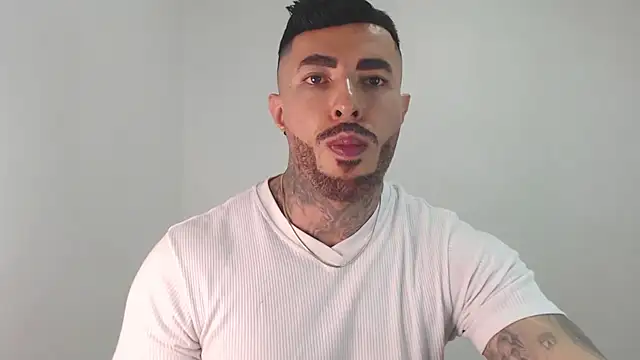 Snapshot of andrea_de_lucaa chatting on May 4, 2026, 4:49 am andrea de lucaa online show from May 4, 2026, 4:49 am