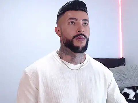 andrea de lucaa online show from September 19, 2025, 2:26 am