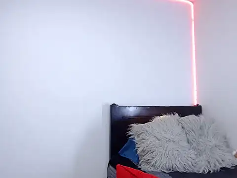 andrea de lucaa online show from September 10, 2025, 3:16 am