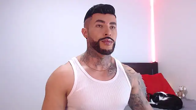 andrea de lucaa online show from November 12, 2025, 4:05 am