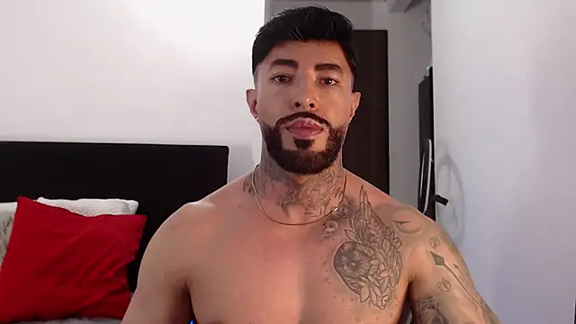 Snapshot of andrea_de_lucaa chatting on June 5, 2026, 3:33 am andrea de lucaa online show from June 5, 2026, 3:33 am