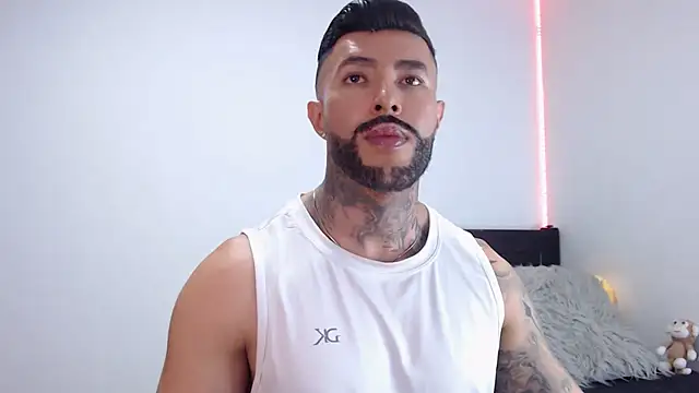 andrea de lucaa online show from October 3, 2025, 2:48 am