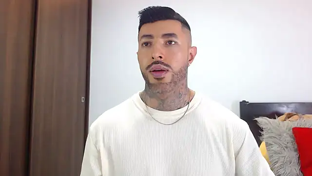 Snapshot of andrea_de_lucaa chatting on February 14, 2026, 3:29 am andrea de lucaa online show from February 14, 2026, 3:29 am