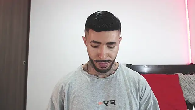 andrea de lucaa online show from March 18, 2026, 3:31 am