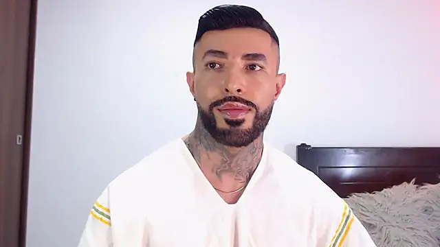 Snapshot of andrea_de_lucaa chatting on February 3, 2026, 6:22 am andrea de lucaa online show from February 3, 2026, 6:22 am