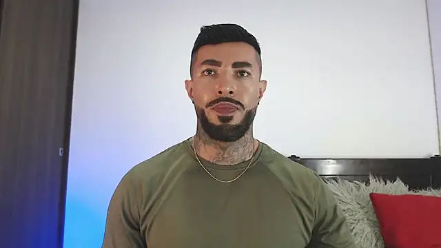 andrea de lucaa online show from April 5, 2026, 8:59 pm