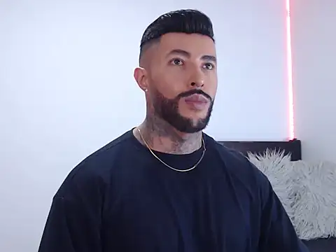 andrea de lucaa online show from September 28, 2025, 3:24 am