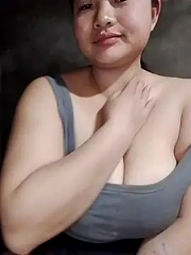 Snapshot of girl-babi chatting on December 17, 2025, 12:32 pm girl-babi online show from December 17, 2025, 12:32 pm