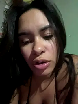 Snapshot of Vixxen_99 chatting on October 22, 2025, 4:23 am Vixxen 99 online show from October 22, 2025, 4:23 am