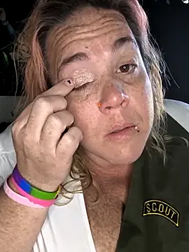 Courdles online show from September 25, 2025, 6:25 pm