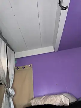 Courdles online show from October 15, 2025, 3:42 pm