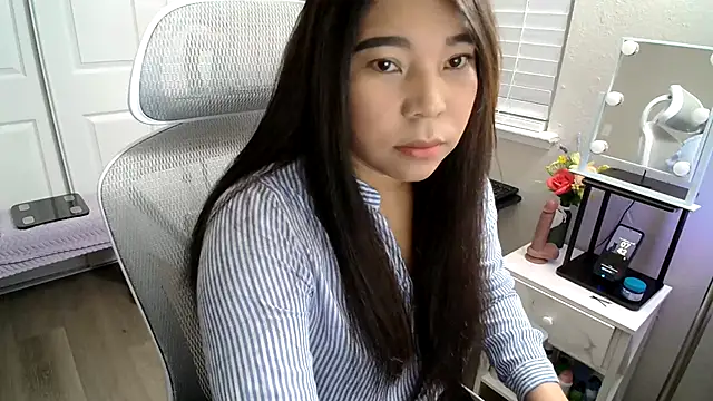 Snapshot of SHEILYN_ chatting on January 13, 2026, 3:43 am SHEILYN online show from January 13, 2026, 3:43 am