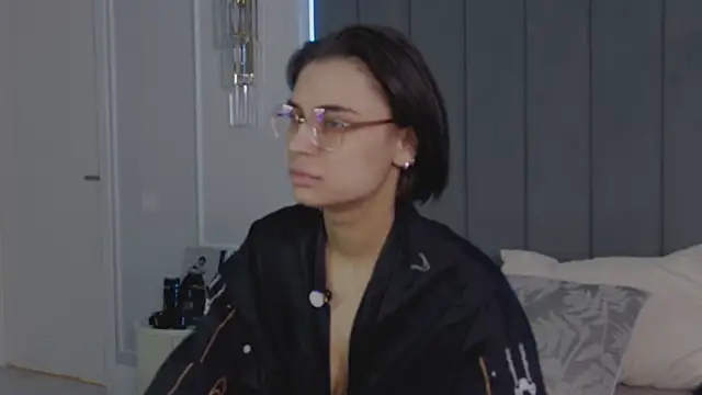 VioletAsh online show from March 15, 2026, 4:30 am