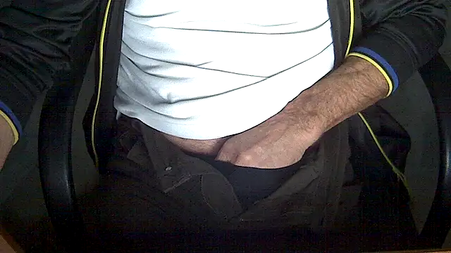 Snapshot of velikifant7 chatting on February 22, 2026, 5:32 am velikifant7 online show from February 22, 2026, 5:32 am