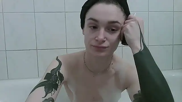   Leyla   online show from November 14, 2025, 7:34 am