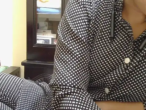 Snapshot of fairy_queen07 chatting on October 23, 2025, 7:12 pm fairy queen07 online show from October 23, 2025, 7:12 pm