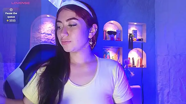 Sophia tf online show from March 26, 2026, 2:54 am