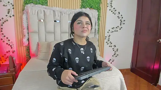 Snapshot of Jade_Nmm chatting on December 19, 2025, 1:02 pm Jade Nmm online show from December 19, 2025, 1:02 pm