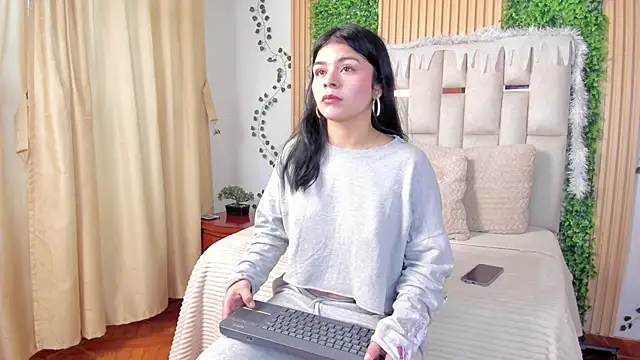 Snapshot of Jade_Nmm chatting on December 1, 2025, 3:02 pm Jade Nmm online show from December 1, 2025, 3:02 pm