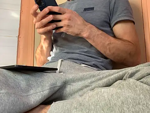 Just2Try online show from November 21, 2025, 12:26 pm