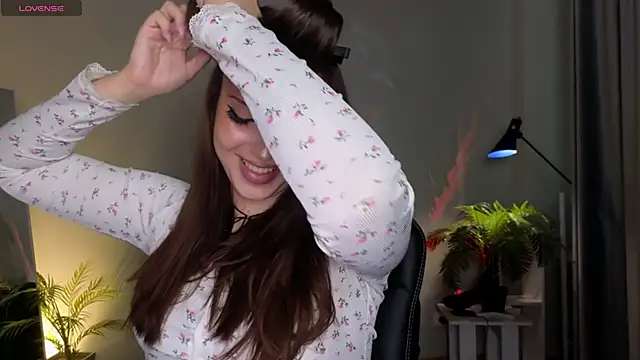 Snapshot of Lucy_louras chatting on September 26, 2025, 12:01 pm Lucy louras online show from September 26, 2025, 12:01 pm