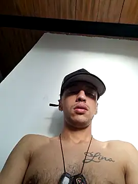 Snapshot of Santi2323xxX chatting on December 1, 2025, 9:15 pm Santi2323xxX online show from December 1, 2025, 9:15 pm