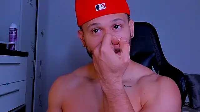 andrewcorey1 online show from September 26, 2025, 1:23 am