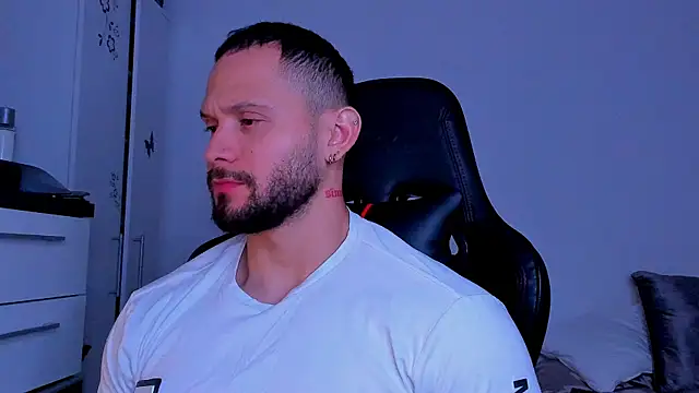 andrewcorey1 online show from September 25, 2025, 5:13 am