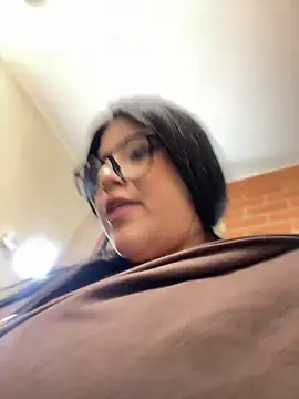 Tokio Sakura online show from November 14, 2025, 7:50 pm