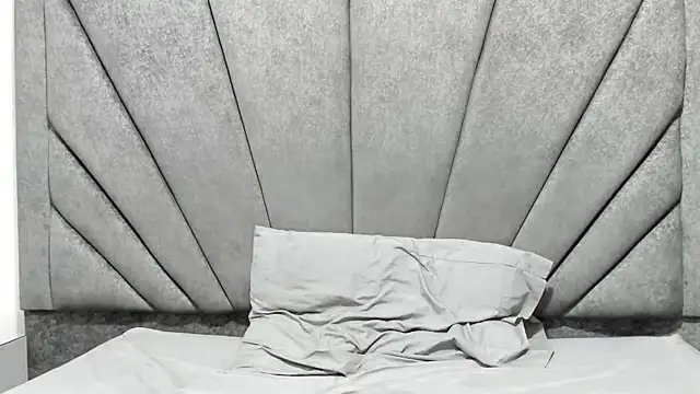 MielAndLeo online show from November 20, 2025, 1:23 pm