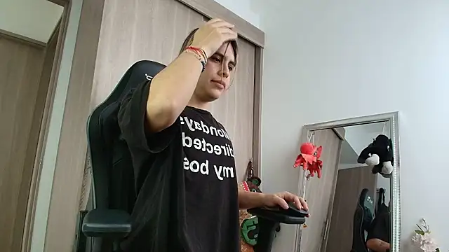 brunothompson3 online show from September 16, 2025, 2:29 pm