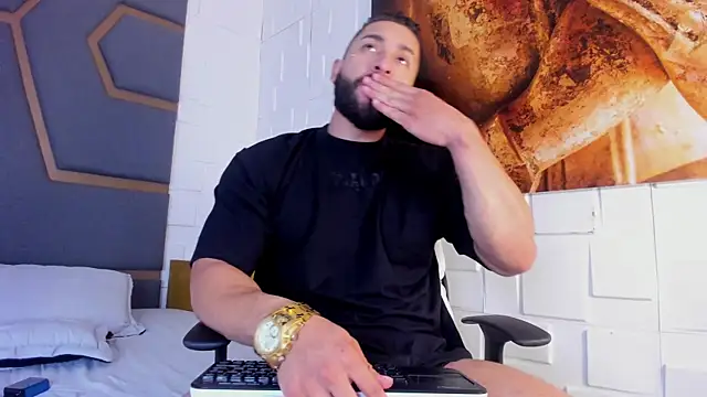 Snapshot of massimofiore_ chatting on November 3, 2025, 4:07 am massimofiore online show from November 3, 2025, 4:07 am