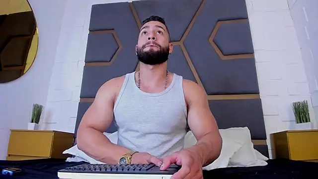 Snapshot of massimofiore_ chatting on October 10, 2025, 3:40 am massimofiore online show from October 10, 2025, 3:40 am