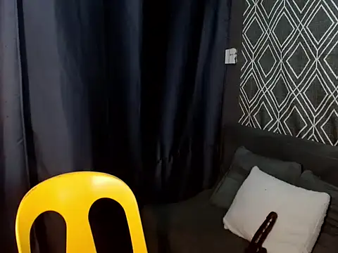 Snapshot of hugesignificant_69 chatting on December 22, 2025, 10:37 am hugesignificant 69 online show from December 22, 2025, 10:37 am