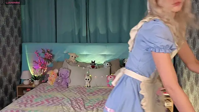 Snapshot of Aurora_Bennet chatting on November 10, 2025, 12:37 am Aurora Bennet online show from November 10, 2025, 12:37 am