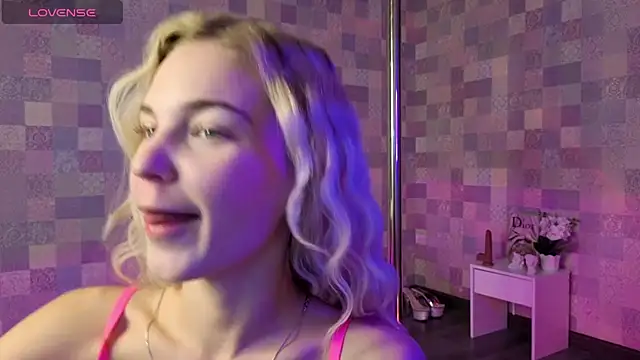 Snapshot of Aurora_Bennet chatting on November 19, 2025, 12:54 am Aurora Bennet online show from November 19, 2025, 12:54 am