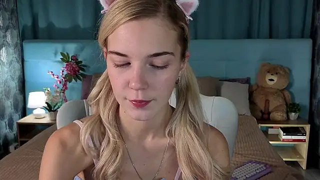 Snapshot of Aurora_Bennet chatting on December 1, 2025, 11:05 pm Aurora Bennet online show from December 1, 2025, 11:05 pm