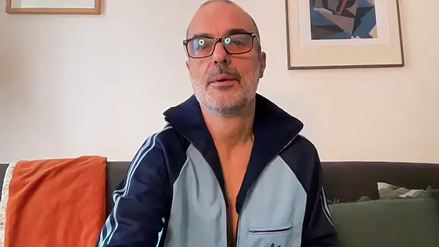 Snapshot of Milkywaymen chatting on November 19, 2025, 1:11 pm Milkywaymen online show from November 19, 2025, 1:11 pm