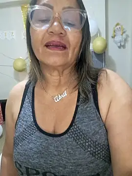 Snapshot of Vickysweeeettt chatting on July 1, 2026, 1:28 am Vickysweeeettt online show from July 1, 2026, 1:28 am