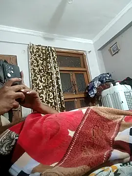 vardh033 online show from April 7, 2026, 2:24 am