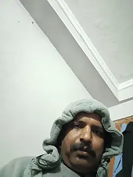 Snapshot of vardh033 chatting on December 23, 2025, 2:00 am vardh033 online show from December 23, 2025, 2:00 am