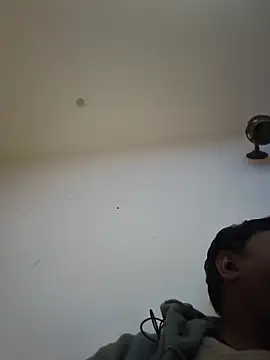 vardh033 online show from November 16, 2025, 3:39 pm