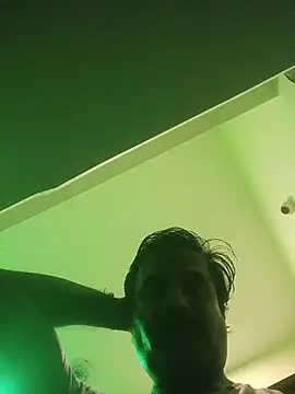 vardh033 online show from September 22, 2025, 1:28 pm