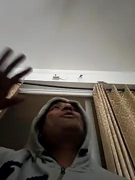 vardh033 online show from March 18, 2026, 2:08 pm