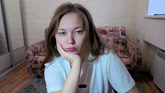 Snapshot of AlisaWyn chatting on November 12, 2025, 4:49 am AlisaWyn online show from November 12, 2025, 4:49 am