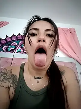 scarletr red online show from September 16, 2025, 8:10 pm