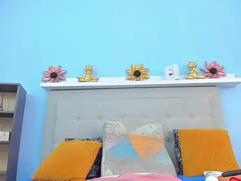 Snapshot of monalind220 chatting on February 3, 2026, 2:55 pm monalind220 online show from February 3, 2026, 2:55 pm