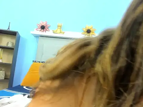 monalind220 online show from October 24, 2025, 2:05 pm